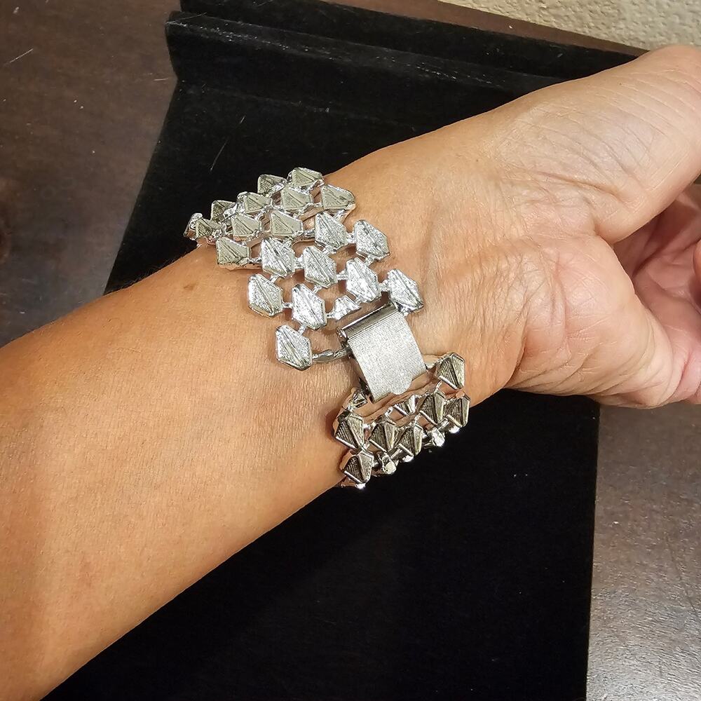 Coro Rhinestone Bracelet - Picture 3 of 4